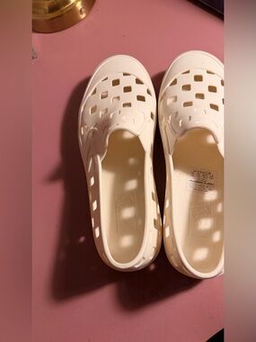 Vans Kids Cream Slip-On Ventilated Water adult wms 6.5 mens 4